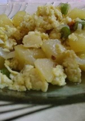 Foto resep Tumis Kentang Siram Telur with Magicom Ala Anak Kost