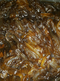 A picture of Caramel onions.