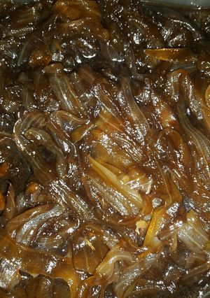 A picture of Caramel onions.