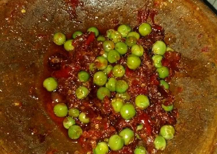 Sambal trasi + terong kecil