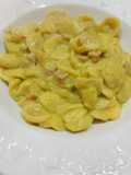 Orecchiette con crema di asparagi e fonduta di fontina