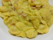 Una foto di fontina fonduta