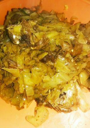 A picture of Cabbage with rohufish head.
