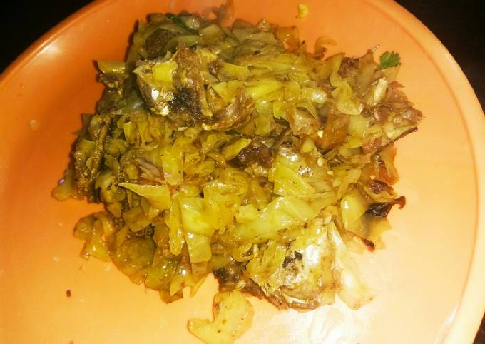 Cabbage with rohufish head