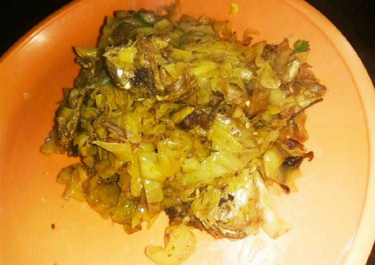 Simple Way to Prepare Any-night-of-the-week Cabbage with rohufish head