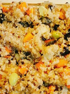 Una foto de Ensalada Sushi de Quinoa
