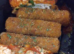 Una foto de Pechuga Parmesana Con Espinacas