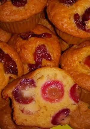 Joghurtos, cseresznyés muffin 🍒💗 recept fotója