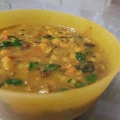 A picture of Lobia tadka daal.