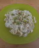 Tagliatelle cocidos en crema de soja + cebolleta, ajo, parmesan, decorados con pistachos y anacardos