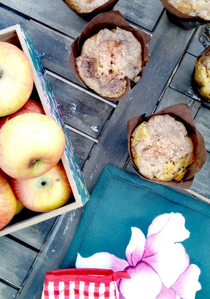 Una foto de Muffins de manzana y canela