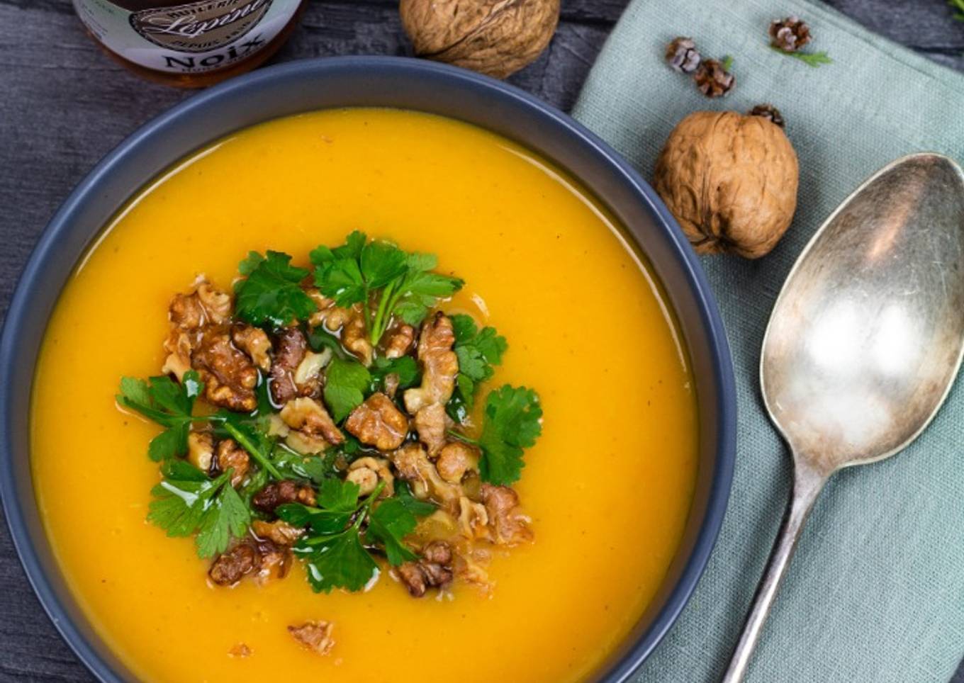 Soupe de butternut aux noix