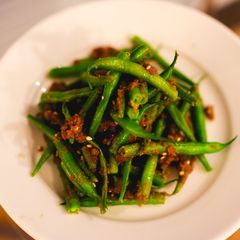 A picture of Sesame paste with string beans.