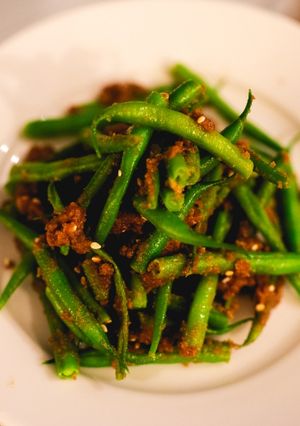 A picture of Sesame paste with string beans.