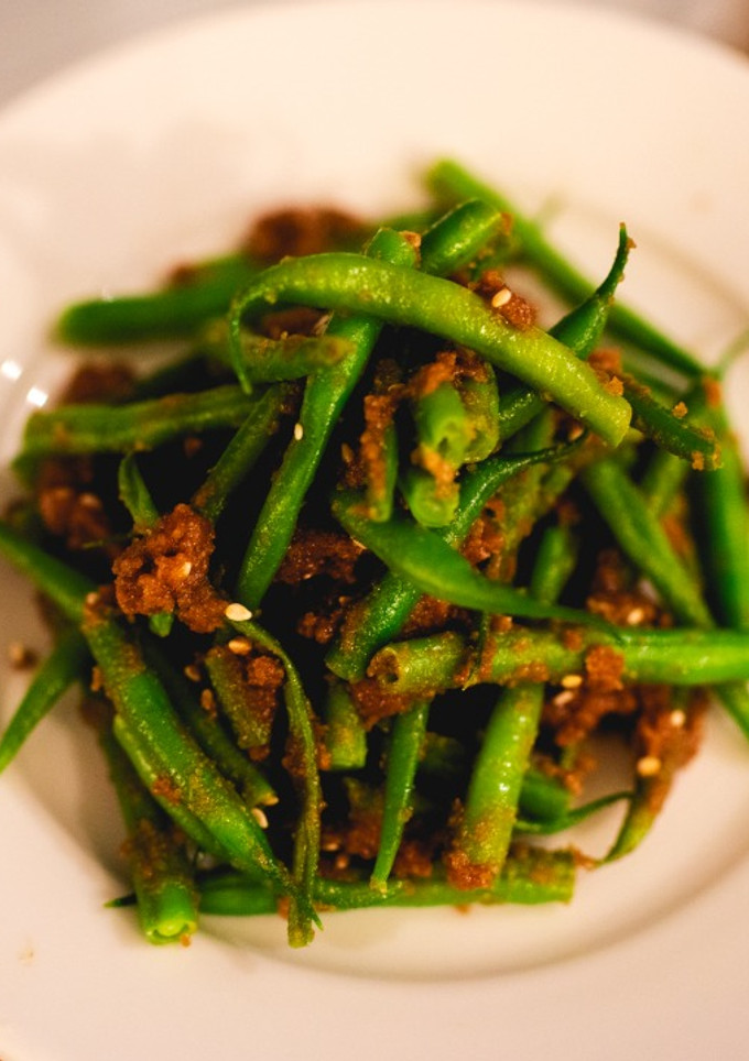 A picture of Sesame paste with string beans.