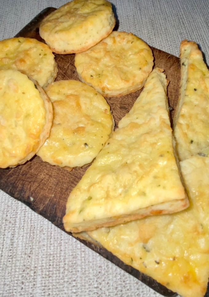 Una foto de Scones de queso🧀