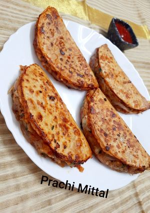 लेफ्ट ओवर रोटी के क्रिस्पी टाकोज (roti tocos recipe in hindi) रेसिपी मुख्य फोटो