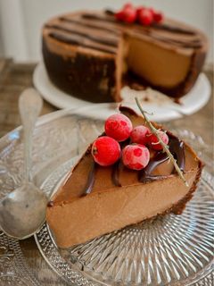 Una foto de Tarta de chocolate sin horno 🍫