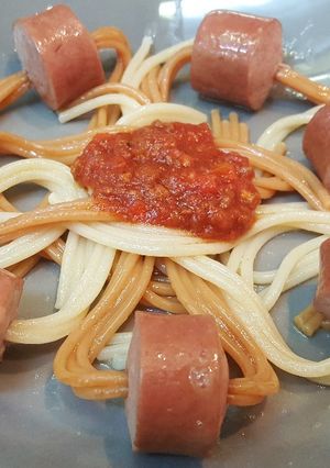 Foto principal de Spaghetti picantes y dulces con salchichas de pavo fantasia 