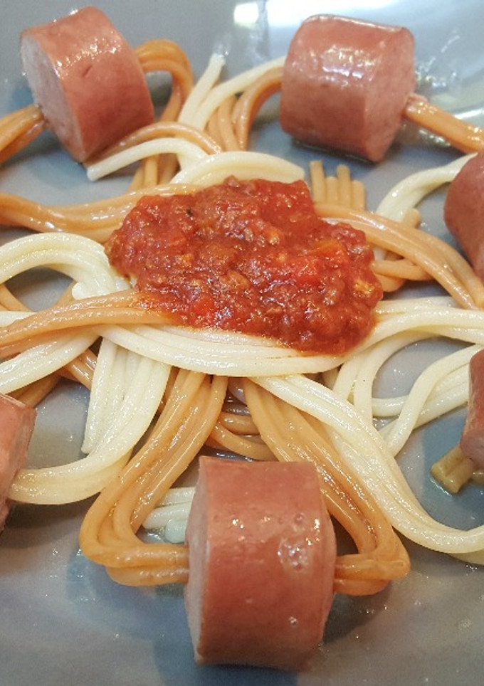 Una foto de Spaghetti picantes y dulces con salchichas de pavo fantasia 
