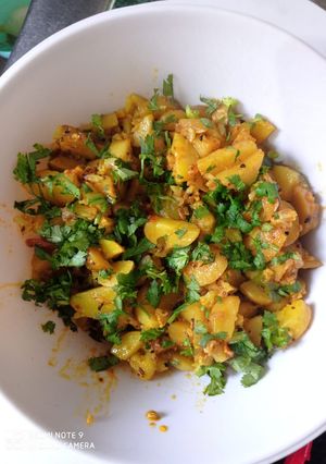 A picture of Spicy Cauliflower and Potato Curry.