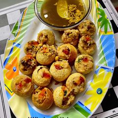 A picture of Golgappa.