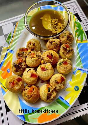 A picture of Golgappa.