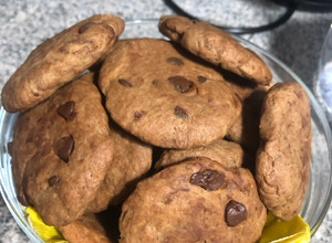 Una foto de Galletas de mantequilla de maní y chocolate (veganas y sin gluten)