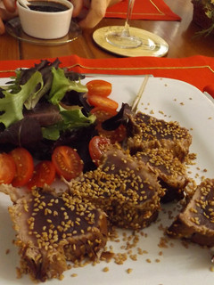 Una foto de Tataki de atún rojo
