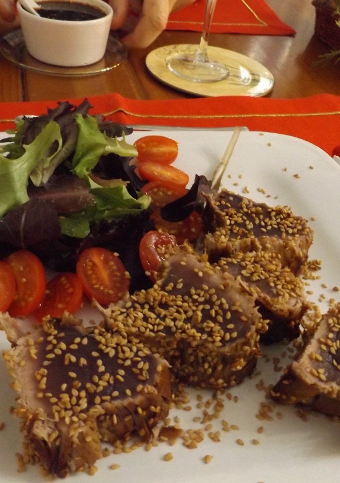 Una foto de Tataki de atún rojo