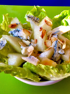 Una foto de Ensalada de melón, gorgonzola y frutos secos