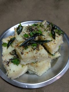 સોજી ઢોકળા (Semolina Dhokla Recipe In Gujarati) રેસીપી મુખ્ય ફોટો