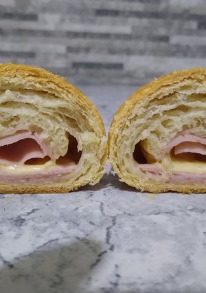 Una foto de Locatellis rellenos de jamón y queso