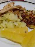 Iscas de Frango acebolado com Batatas na manteiga