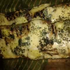 Una foto de Berenjena y cebolla al horno con quesos y crema