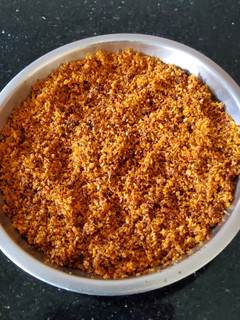 பூண்டு தேங்காய் பொடி (Poondu thenkaai podi recipe in tamil) செய்முறை முக்கிய புகைப்படம்