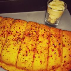 A picture of Butter garlic bread.