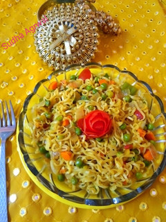 मसाला मैगी विथ वेजिस (Masala maggi with veggies recipe in Hindi) रेसिपी मुख्य फोटो