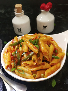 स्पाइसी मसाला पास्ता (Spicy masala pasta recipe in Hindi) रेसिपी मुख्य फोटो