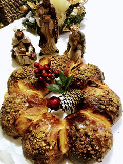 Una foto de Roscón de Reyes de flor