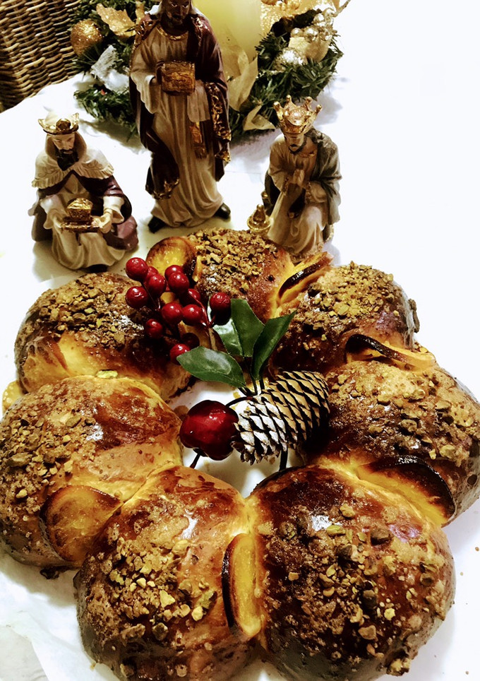 Una foto de Roscón de Reyes de flor
