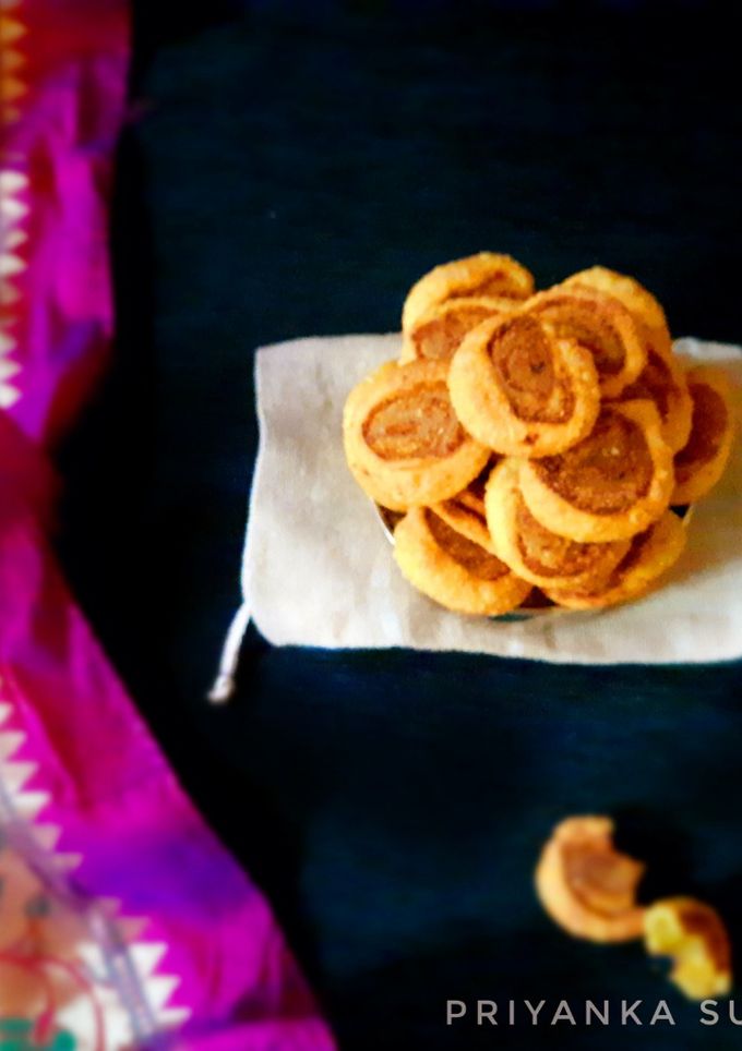 बाकरवडी (bakarvadi recipe in marathi) रेसिपी चे मुख्य फोटो 