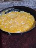 Ricos huevos con queso cheddar