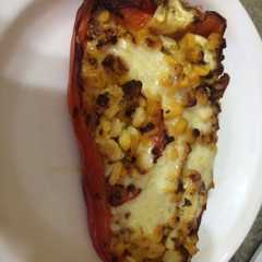 Una foto de Morrones rellenos von choclo y mozzarella