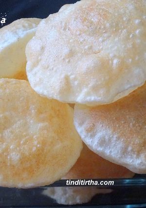 A picture of Sooji/Semolina Poori.
