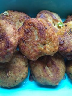 आलू के पकोड़े (Aloo ke pakode recipe in hindi) रेसिपी मुख्य फोटो
