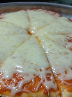 બેબી માર્ગરીટા પીઝા (Baby Margherita Pizza Recipe In Gujarati) રેસીપી મુખ્ય ફોટો