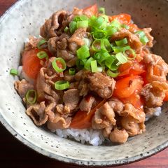 A picture of Beef & Tomato Rice Bowl.