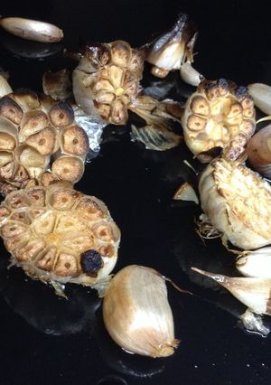 A picture of Roasted garlic.