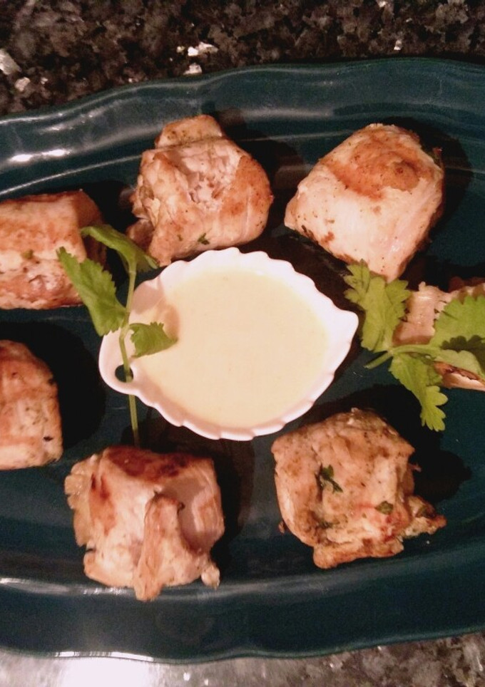 Una foto de Rollitos de pavo con salsa de yogur